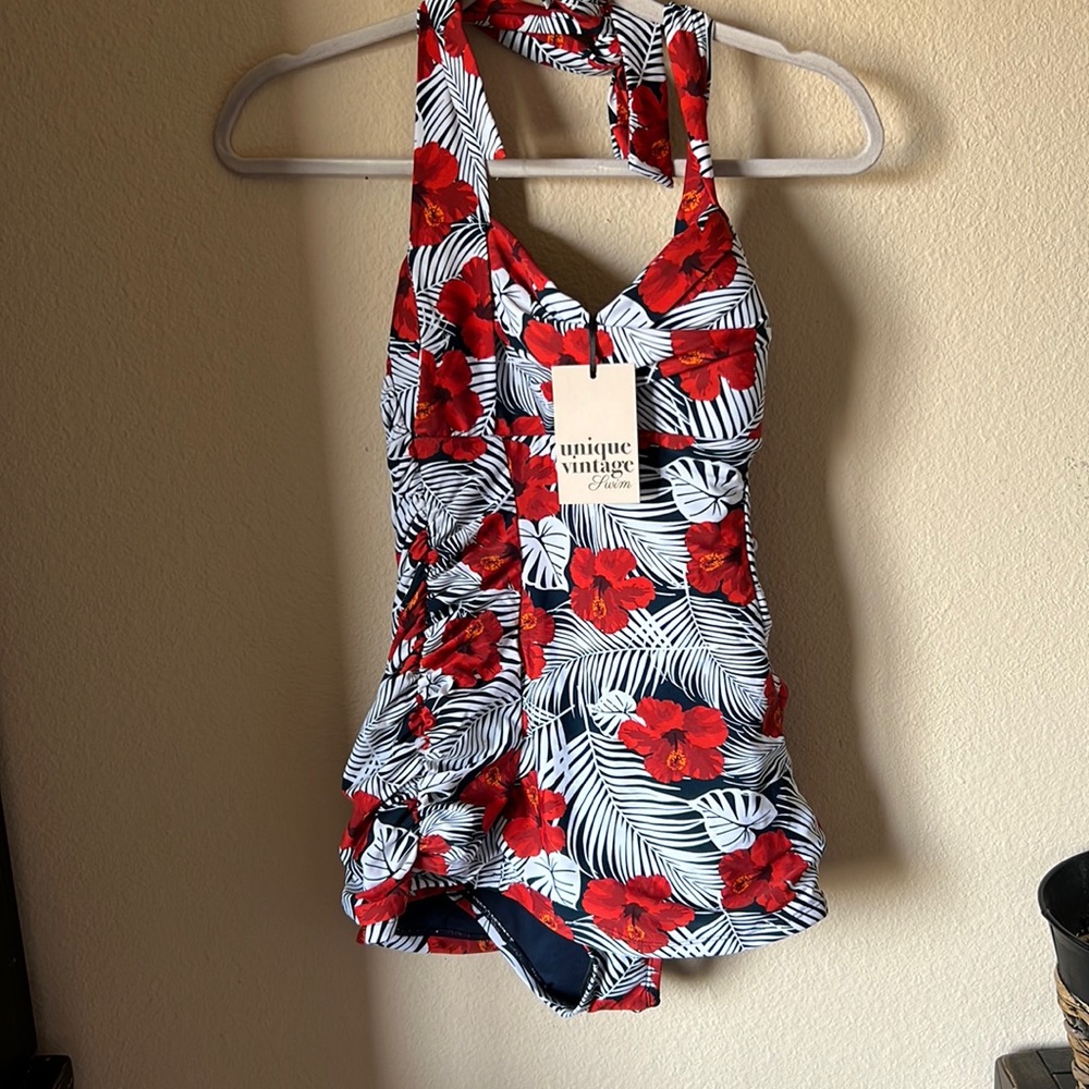 One piece NWT size M “Unique Vintage” swimwear